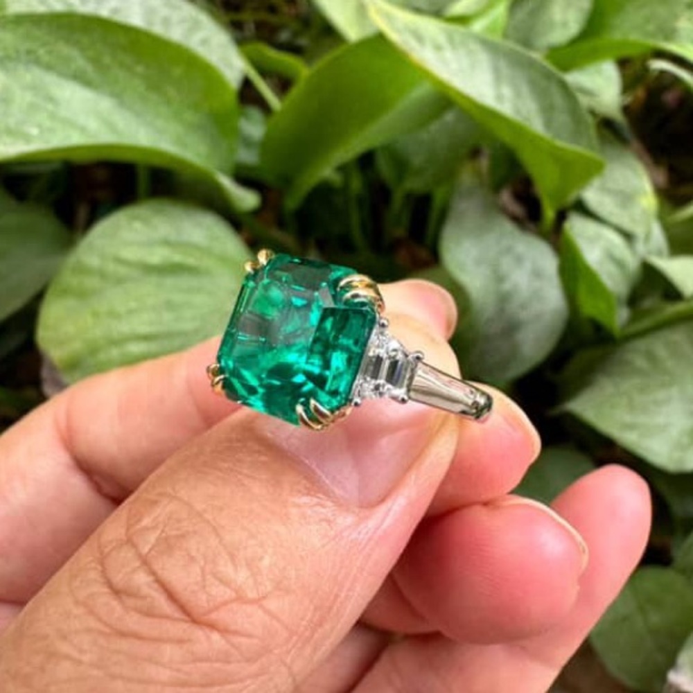 Stunning custom Lab Emerald Ring size 4.5. 4.73 carat emerald, 18k gold.